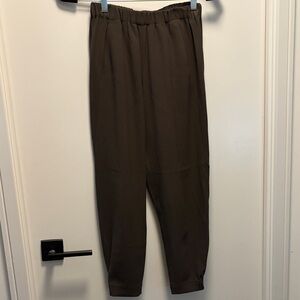Babaton Dark green  Elastic-Waist Jogger Pants with 2 pocket in front.